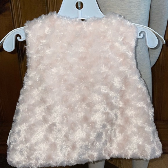 3/$10 Faux Fur Vest (24 Mths) - Picture 2 of 7